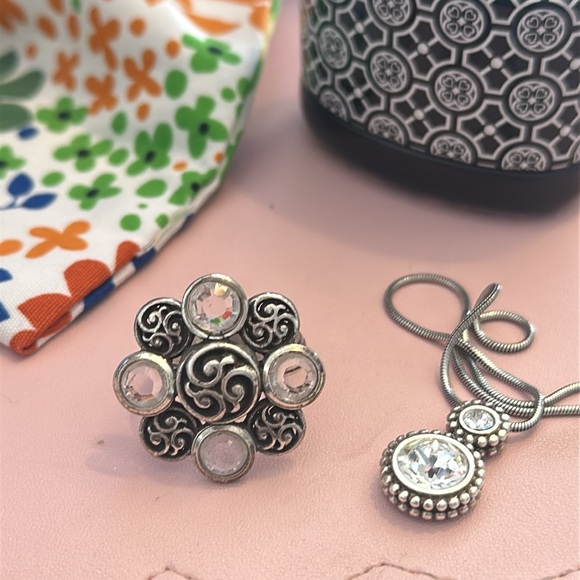 Beautiful Brighton lot of necklace and ring with pouch and case - Picture 11 of 11